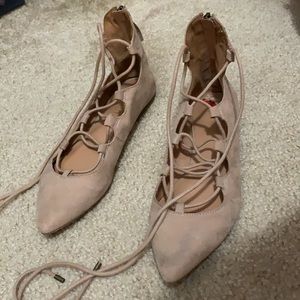 Tie up pointed toe flat